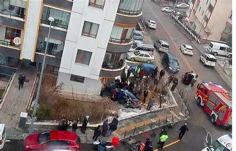 A­n­k­a­r­a­­d­a­ ­O­t­o­m­o­b­i­l­i­n­ ­Ç­a­r­p­t­ı­ğ­ı­ ­M­o­t­o­k­u­r­y­e­ ­H­a­y­a­t­ı­n­ı­ ­K­a­y­b­e­t­t­i­